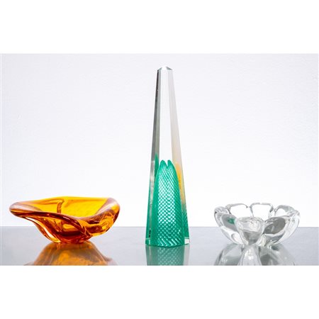 MAESTRI MURANESI, Un obelisco e due posacenere in vetro
