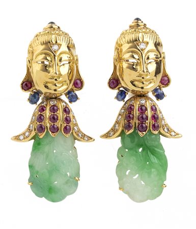 Paio di orecchini in oro con giadeite, zaffiri, rubini - manifattura MORONI Roma 