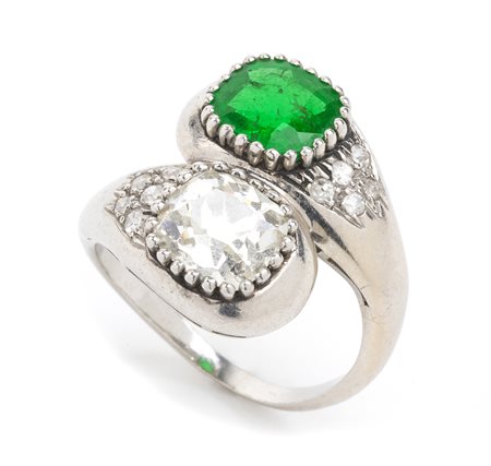 Anello in platino con smeraldo e diamanti - anni '20