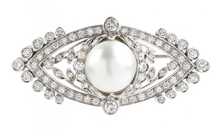 Spilla in oro con perla australiana  e diamanti    
