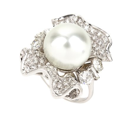 Anello in oro con perla e diamanti 