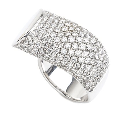 Anello in oro e pavé di diamanti