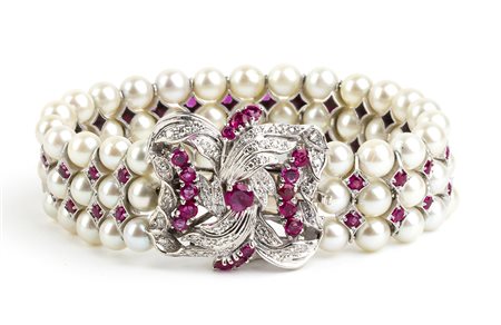 Bracciale in oro con perle, diamanti e rubini