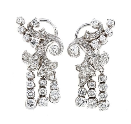 Orecchini pendenti in oro bianco con diamanti