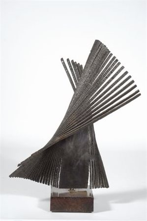 Simon Benetton (Treviso, 1933) Cattedrale, 1975 Acciaio, cm. 260x100x60...