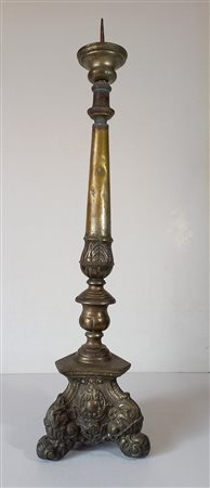 Antica torciera in metallo sbalzato h.cm.64