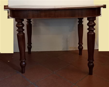Tavolo ovale allungabile in legno di noce a quattro gambe tornite - XIX...