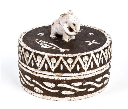 ZACCAGNINI CERAMICHE: Scatola barbarica con elefante, Firenze