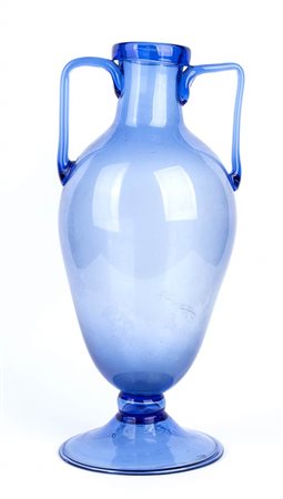 VITTORIO ZECCHIN  (Murano, 1878 - 1947): Anfora in soffiato bluino, Venezia 1925