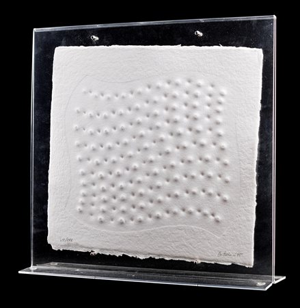 Enrico Castellani, Superficie III, 1995