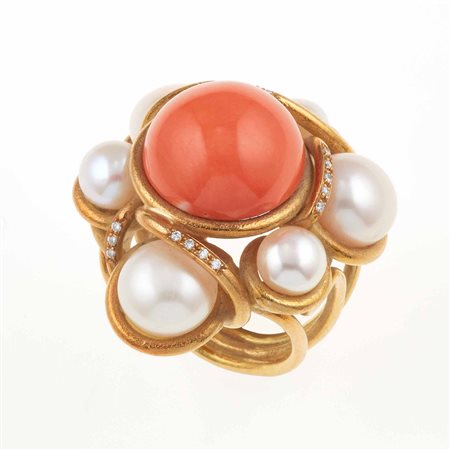 Anello ed orecchini con corallo, perle, onice, diamanti