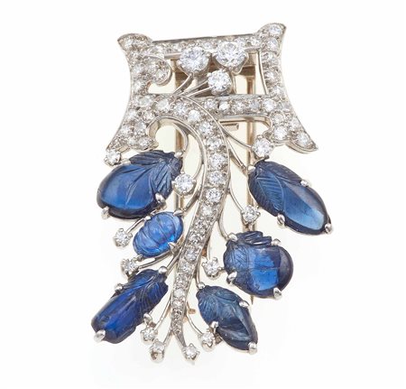 Clip con zaffiri incisi e diamanti