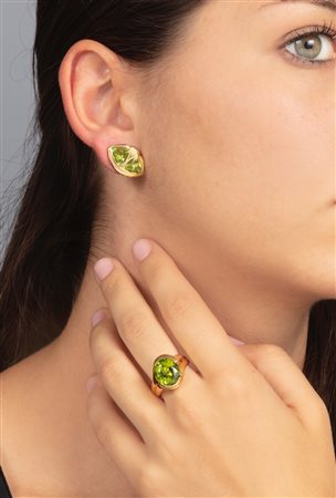 Demi-parure composta da anello ed orecchini con peridoti