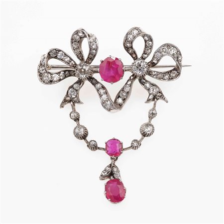Spilla con rubini Burma e diamanti di vecchio taglio