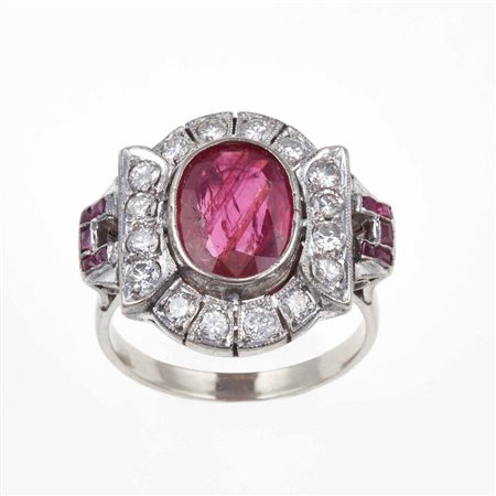 Anello con rubino birmano di ct 2.30 circa