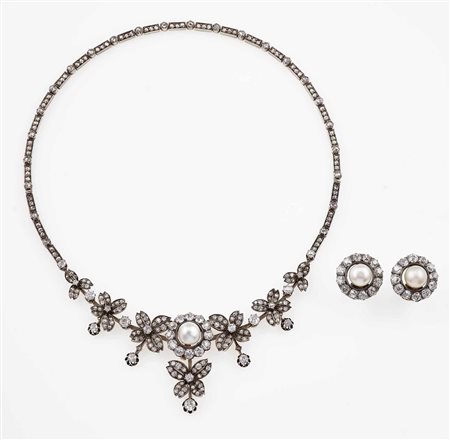 Demi-parure composta da girocollo ed orecchini con perle naturali e diamanti di vecchio taglio