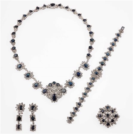 Parure composta da collana, bracciale, orecchini e spilla con diamanti e zaffiri
