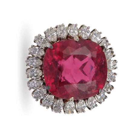 Anello con rubellite e diamanti a contorno