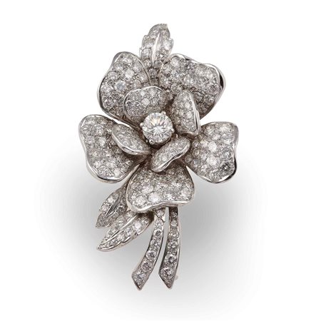 Spilla "Camelia" con diamanti taglio brillante, diamante centrale di ct 1.00 circa