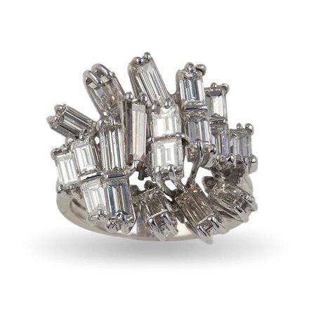 Anello con diamanti taglio baguette