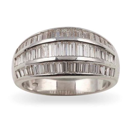 Anello con diamanti taglio baguette
