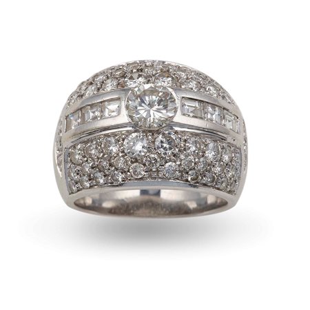 Anello con diamanti taglio brillante e princess