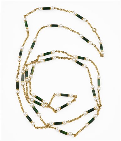 Sautoir con perle e smalto verde