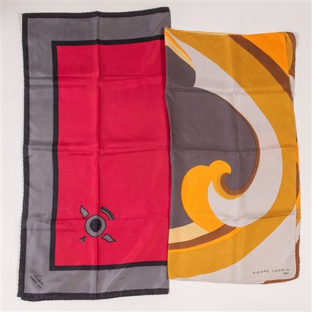 ROBERTA DI CAMERINO, PIERRE CARDIN Lotto composto da due foulard in seta di...