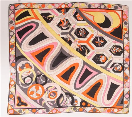 EMILIO PUCCI Foulard in seta con motivo geometrico multicolore. Cm 86x86....