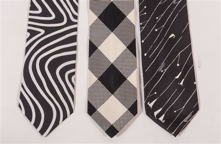 GIANNI VERSACE Lotto composto da tre cravatte in seta di diversi colori e...