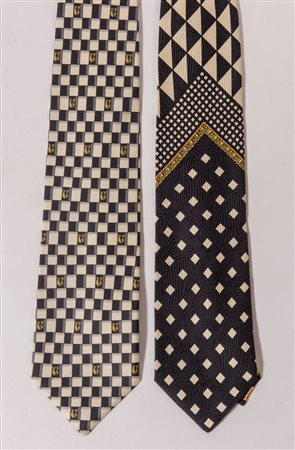 GIANNI VERSACE Lotto composto da due cravatte in seta di diversi colori e...