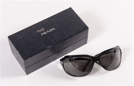 PRADA Occhiali da sole. Recano marchio Prada. Corredati di scatola originale....
