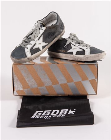 GOLDEN GOOSE Sneakers modello Super Star distressed in tessuto denim nero....