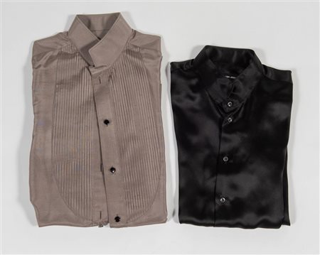 GIORGIO ARMANI Lotto composto da due camicie in seta sui toni del tortora e...