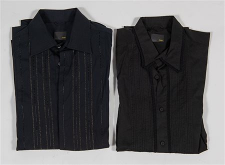 FENDI Lotto di due camicie in cotone lavorato sui toni del nero. Riportano...