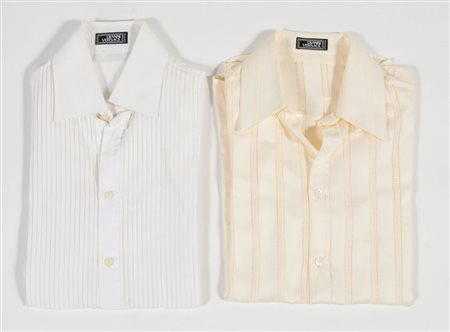 GIANNI VERSACE Lotto composto da due camicie in cotone lavorato sui toni del...