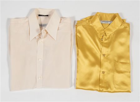 YVES SAINT LAURENT Lotto composto da due camicie in seta sui toni del senape...