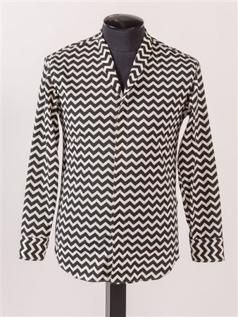 GIORGIO ARMANI Camicia in cotone a righe bianche e nere. Riporta taglia 38....