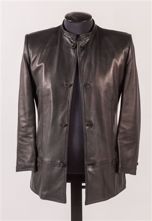 GIANNI VERSACE Giacca in pelle nera. Taglia non riportata: 48 ca. Interno...