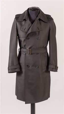 YVES SAINT LAURENT Trench in cotone nero. Riporta taglia 48. Interno rifinito...