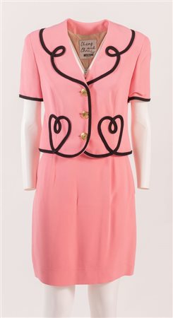 MOSCHINO Tailleur composto da giacca e gonna in misto seta rosa con dettagli...