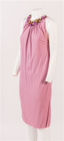 GUCCI Abito in seta smanicato sui toni del lilla con applicazioni di gusto...