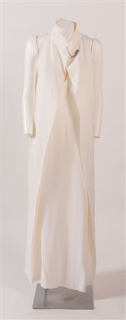 HERMÈS Abito lungo smanicato in seta bianca con dettaglio della chiusura sul...