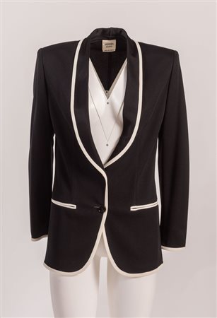 HERMÈS Blazer in viscosa nero con rifiniture di colore bianco. Riporta taglia...