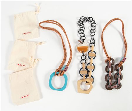 MARNI Lotto composto da tre collane realizzate tramite l'assemblaggio di...