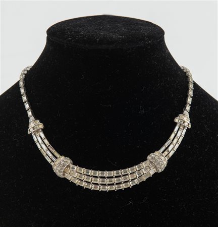 PENNINO Collier in metallo argentato decorato con zirconi. Circonferenza...