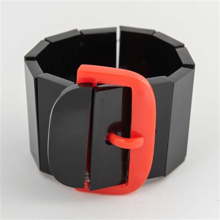 ANONIMO Bracciale in bachelite nera e rossa realizzato a maglia morbida con...