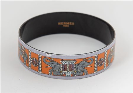 HERMÈS Bracciale a fascia rigida smaltato raffigurante elefanti e motivi...