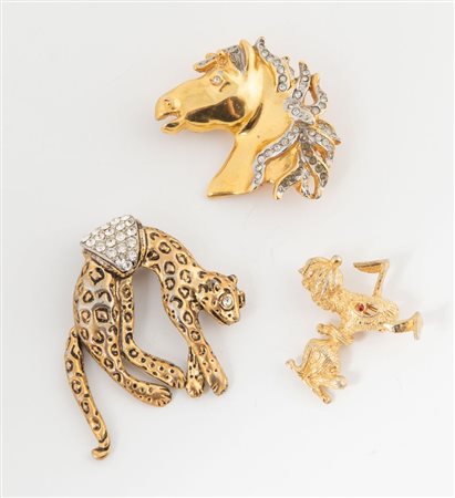 ANONIMO Lotto composto da tre spille a forma di animali realizzate in metallo...