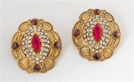 GIANFRANCO FERRÈ Orecchini a clip in metallo dorato e lavorato decorati con...